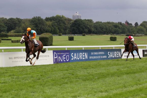  - earl_of_tinsdal_mit_eddie_pedroza_beim_rheinland_pokal_-_ist_jetzt_der_zweite_gr._i-treffer_faellig_www.koeln-galopp.de_-_tuchel.img_assist_custom-580x387