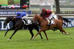 Manatee setzt sich im Grand Prix de Chantilly gegen Prince Gibraltar durch. www.galoppfoto.de - Sandra Scherning