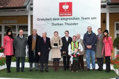 Siegerehrung für Stall Tinsdals Durban Thunder mit Norman Richter nach dem Sieg in der Engelbert Strauss-Trophy, Gr. III, 2010 in Baden-Baden. www.galoppfoto.de