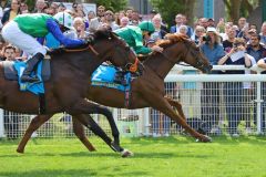 Whistlejacket kommt nach offensivem Ritt sicher gegen Rashabar zum Zuge. www.galoppfoto.de - Sandra Scherning