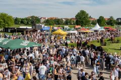 Volles Haus auch am 1. Mai in Leipzig. www.galoppfoto.de - Marius Schwarz