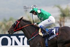 Douglas Whyste und Glorious Days nach dem Sieg in der Hong Kong Mile. Foto: www.galoppfoto.de - Frank Sorge