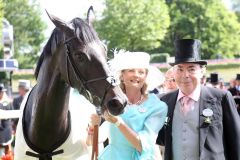 The Fugue mit ihrem Besitzer Andrew Lloyd-Webber und dessen Frau  Madeleine Gurdon.  Foto: www.galoppfoto.de - Frank Sorge