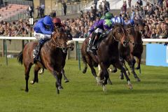 Kampfbetont endeten die Middle Park Stakes. Überraschend schlug Charming Thought den ungeschlagenen Favoriten Ivawood mit einer Nasenlänge. Foto: www.galoppfoto.de - Jim Clark/Sorge