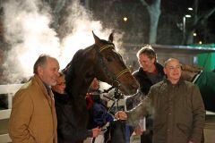 Im Absattelring: Cassilero gewinnt mit Eugen Frank im Preis von Lignieres am 08.02.2015 in Neuss für Trainer Karl Demme. Foto: Dr. Jens Fuchs