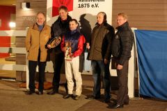 Siegerehrung: Cassilero gewinnt mit Eugen Frank im Preis von Lignieres am 08.02.2015 in Neuss für Trainer Karl Demme. Foto: Dr. Jens Fuchs