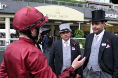 Die Gesichter sprechen Bände - Jockey Jamie Spencer nach dem Rennen mit Chopins Besitzer Fahad al Thani (rechts) und Trainer Andreas Wöhler. www.galoppfoto.de - Frank Sorge