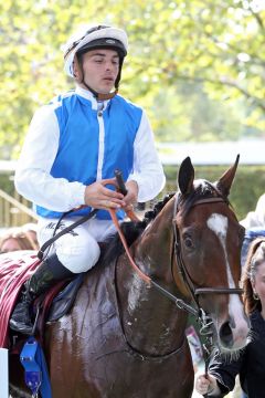 Double Major mit Maxim Guyon nach dem Sieg im Qatar Prix Chaudenay. ©galoppfoto - Sabine Brose