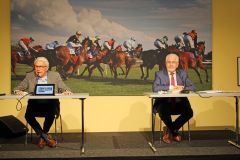 Gründung Förderverein Baden-Galopp e.V. Iffezheim: Peter Werler, 1. Vorsitzender (links) und Martin Kronimus, stellvertretender Vorsitzender. ©Förderverein Baden Galopp