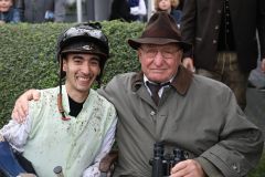 Jockey Carlos Henrique und Steintor-Besitzer Otto-Werner Seiler nach dem Sieg von Shannen. www.galoppfoto.de