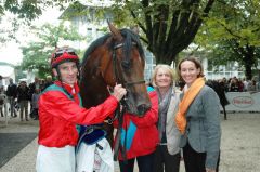 High Duty mit Andrasch Starke, Trainer-Assistentin Ilka Hildebrandt und Gisela Schiergen. Foto: Gabriele Suhr