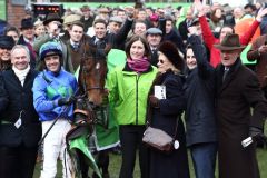 Das Siegerteam in der Stan James Hurdle Challenge: Hurricane Fly mit Jockey Ruby Walsh und Trainer Willie Mullins. Foto: Toby Connors