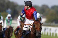 Ich habe gewonnen - Ivanhowe mit Filip Minarik triumphiert im Longines - Grosser Preis von Baden. www.galoppfoto.de - Frank Sorge