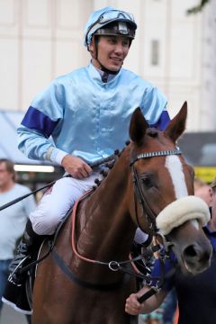 Ida Alata mit Bauyrzhan Murzabayev nach dem Sieg im Ausgleich III in Köln. www.galoppfoto.de - Sandra Scherning