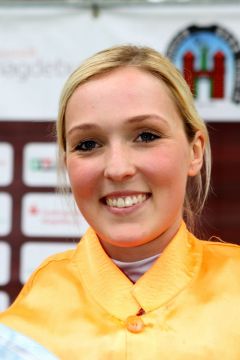 Laura Giesgen im Mai 2015 in Magdeburg. www.galoppfoto.de - Peter Heinzmann