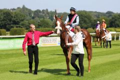 Let's Dance mit Silvestre de Sousa vor dem 157. Henkel-Preis der Diana. Foto: Dr. Jens Fuchs