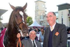 Limato, hier auf einem Archivbild mit seinem Trainer Henry Candy. www.galoppfoto.de