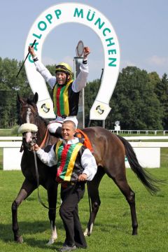 München ist ein gutes Pflaster für die Tinsdaler Pferde: Nach dem Gr. I-Sieger Durban Thunder kann mit Emily of Tinsdal ein weiteres Black Type-Pferd vom Geläuf geholt werden. www.galoppfoto.de - Sebastian Höger