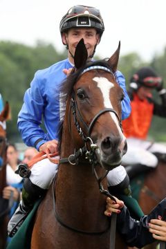 Name Lord mit Rene Piechulek nach dem Sieg beim Derby-Meeting 2024. ©galoppfoto - Sabine Brose