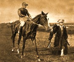 Patience aus Ungarn, die ungeschlagende Derbysiegerin 1905