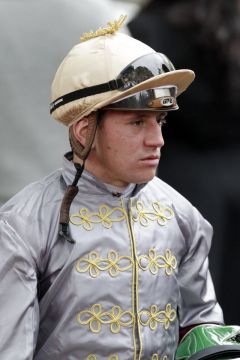 Vertrag mit Perspektive für Jockey Gregory Benoist - hier in Longchamp 2014. www.galoppfoto.de - Frank Sorge