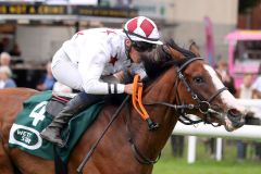 Prairie Mouse gewinnt mit Sibylle Vogt beim Hamburger Derby-Meeting. ©galoppfoto - Sabine Brose