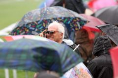 Regenwetter und trotzdem gute Laune in Hamburg. www.galoppfoto.de