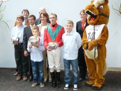 Siegerehrung mit Familie Schiergen und Andrasch Starke. Foto G. Suhr