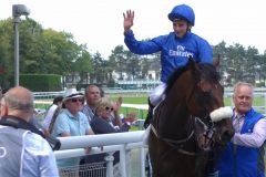 Ribchester und William Buick nach dem Gr. I-Treffer im Prix du Haras de Frenay-Le-Bufford in Deauville. www.dequia.de