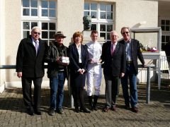 siegerehrung Preis des STADT-SPIEGEL Krefeld mit H.W. Hiller und Henk Grewe (Foto: Gabriele Suhr)