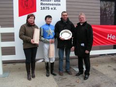 Trainerin N. Verheyen, J. Erdenebileg, Mitglied Stall Molenhof, Reinhard Ording (Foto: Gabriele Suhr)