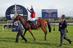 Sorgen für die Überraschung - Ivanhowe mit Filip Minarik siegen im Longines - Grosser Preis von Baden. www.galoppfoto.de - Sabine Brose