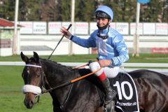 Strahlender René Piechulek: Mit Sunny Queen nach dem Gr. I-Sieg im Großen Preis von Bayern www.galoppfoto.de - WiebkeArt