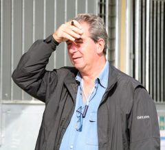 Trainer Jean Claude Rouget hält Ausschau nach aussichtsreichen Pferden bei der BBAG-Jährlingsauktion 2009. www.galoppfoto.de