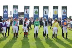 Die zweibeinigen Hauptakteure vor dem Juddmonte International, Gr. I in York. Foto John James Clark