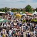 Volles Haus auch am 1. Mai in Leipzig. www.galoppfoto.de - Marius Schwarz