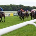 Die französische Gaststute Alpen Rose (Jean-Luc Guillochon) gewinnt sicher vor Rubaiyat (Michael Cadeddu - außen) und Best Lightning (Rene Piechulek. Mitte). ©Turf-Times/Galoppfoto - Sabine Brose