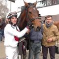 Das Sieger-Team: Battash mit Andrasch Starke und Trainer Peter Schiergen. Foto: Gabriele Suhr