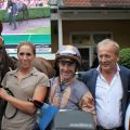 Black Type-Siegerin Zazera mit Jockey Olivier Peslier nach dem Kronimus-Rennen mit  Besitzer Werner Heinz (2.v.r.) und Trainer Mario Hofer. www.galoppfoto.de - Sarah Bauer