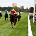 Der 183:10 Aussenseiter Brisanto gewinnt mit Martin Seidl für den Stall Litex und Trainer Miltcho Mintchev überraschend den Preis des Winterfavoriten. www.galoppfoto.de - Sandra Scherning