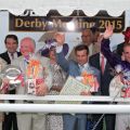 Die Siegerehrung für die beiden Erstplatzierten im Deutschen Derby. Vorne (v.l.n.r.): Das Besitzerehepaar Ursula und Jürgen Imm, Trainer Peter Schiergen und Jockey Andrasch Starke. In der hinteren Reihe Edith und Manfred Hellwig neben Rennvereinspräsident Eugen Andreas Wahler (2.v.l.)  www.galoppfoto.de - Frank Sorge