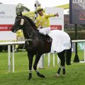 "Heimsieg" für den dänischen Jockey Lennart Hammer-Hansen, der in Iffezheim lebt, mit dem in Norwegen trainiert Giant Sandman. www.galoppfoto.de - Sarah Bauer