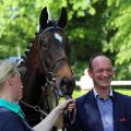 Invictus siegt mit Filip Minarik am 10.05.2015 in Köln - hier mit Trainer Sascha Smrczek und Betreuerin Renate Beltermann. Foto: Dr .Jens Fuchs