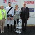 Siegerehrung mit Jockey Cevin Chan und Vizepräsident Albrecht Woeste. Foto Gabriele Suhr