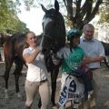 siegerin Red Lips mit Jockey Andre Best und Trainer Andreas Löwe. Foto Suhr