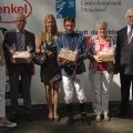 Siegerehrung mit Trainer Jan Pubben, Jockey Adrie de Vries und Ehefrau, Frau Pubben, Johann-Jakob Böhm, Vorstand (Foto Suhr