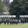 Start zum IDEE 150. Deutschen Derby, 15 Pferde laufen. Foto: Dr. Jens Fuchs