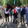 Das Team rund um den St. Leger-Sieger Lordano - mit den Besitzern Manfred Ostermann und Sonja Wewering, dem Trainer Marcel Weiß und Siegreiter René Piechulek -  träumt jetzt vom Melbourne Cup ... ©Dr. Jens Fuchs 