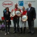 Siegerehrung mit Trainer Michael Blau, Andre Best, J. Böhm vom Düsseldorfer Reiter- und Rennverein. Foto Suhr