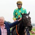 Noble Heidi mit Bauyrzhan Murzabayev und Besitzer Manfred Schmelzer nach dem Sieg in Baden-Baden. ©galoppfoto - Frank Sorge